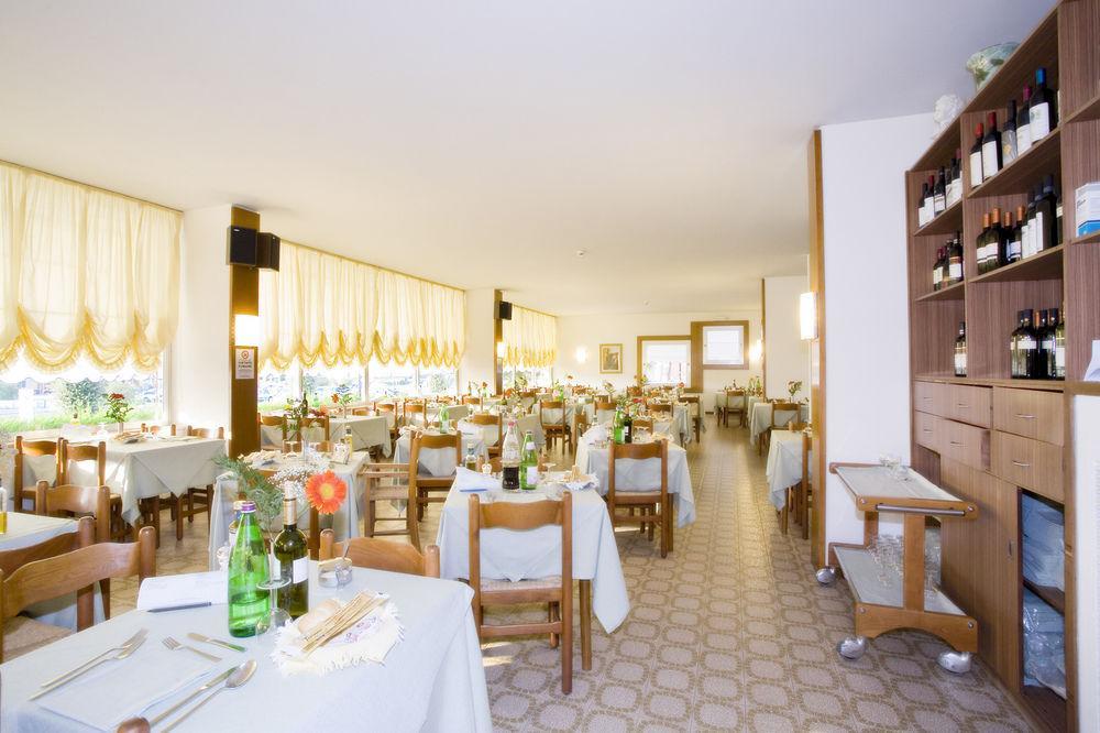 Hotel Metropol Каорле Екстер'єр фото