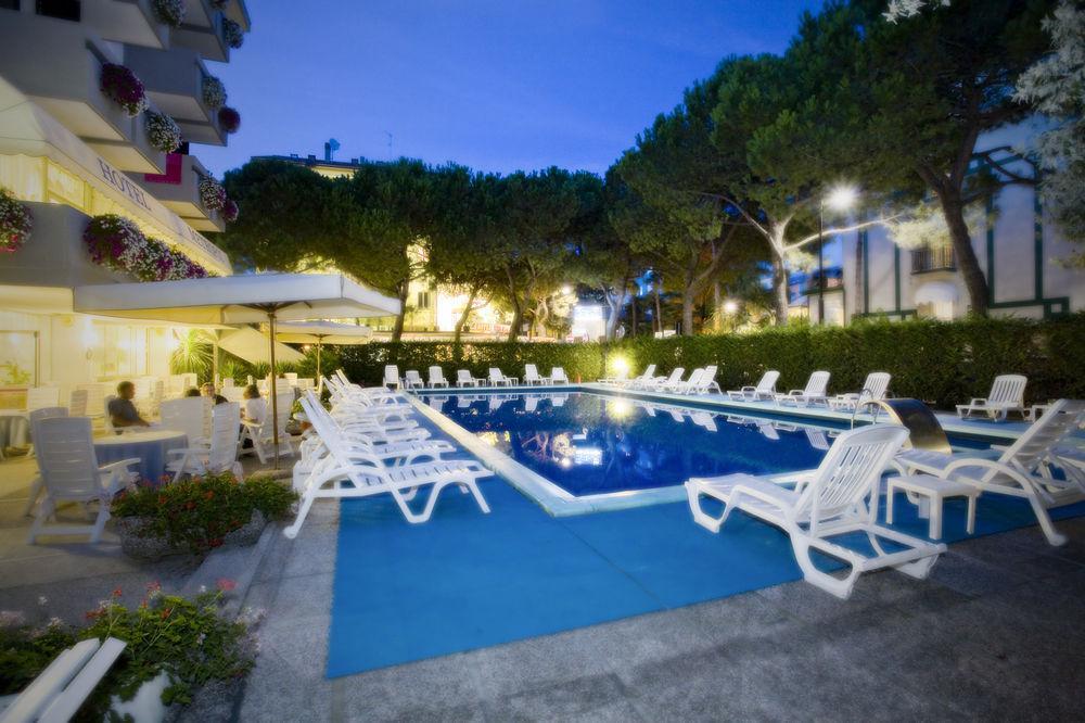 Hotel Metropol Каорле Екстер'єр фото