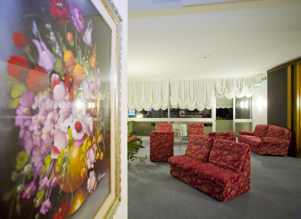 Hotel Metropol Каорле Екстер'єр фото