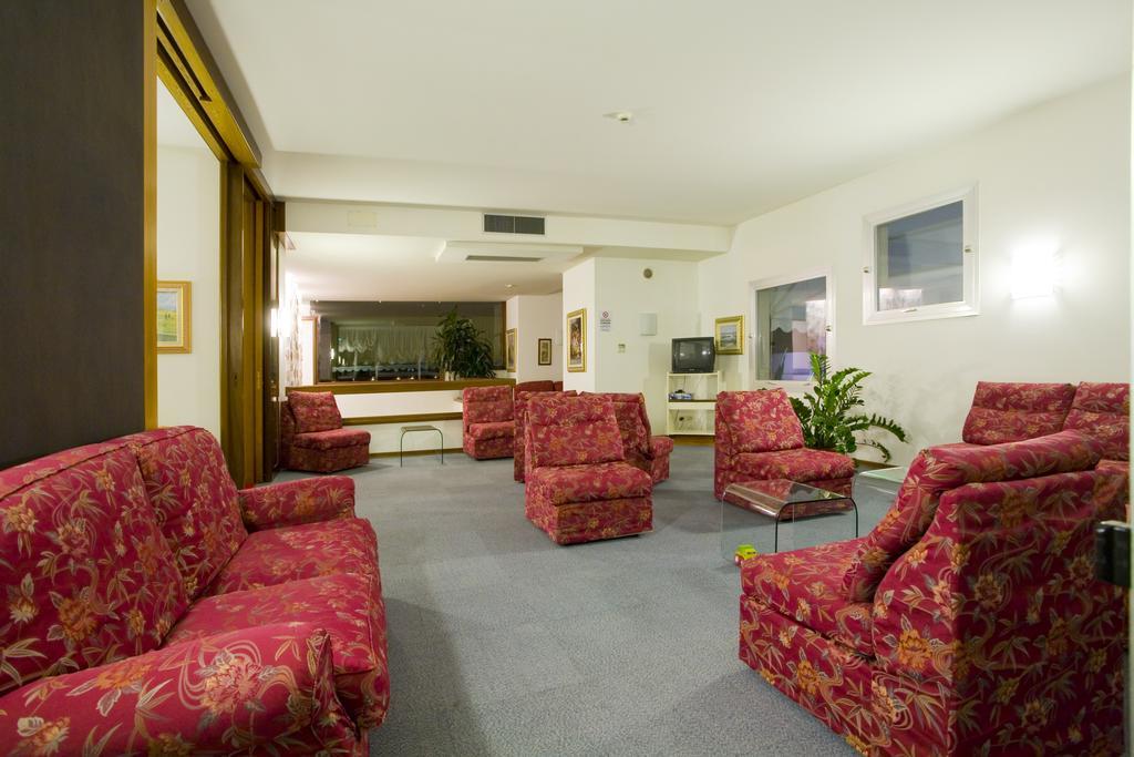 Hotel Metropol Каорле Екстер'єр фото